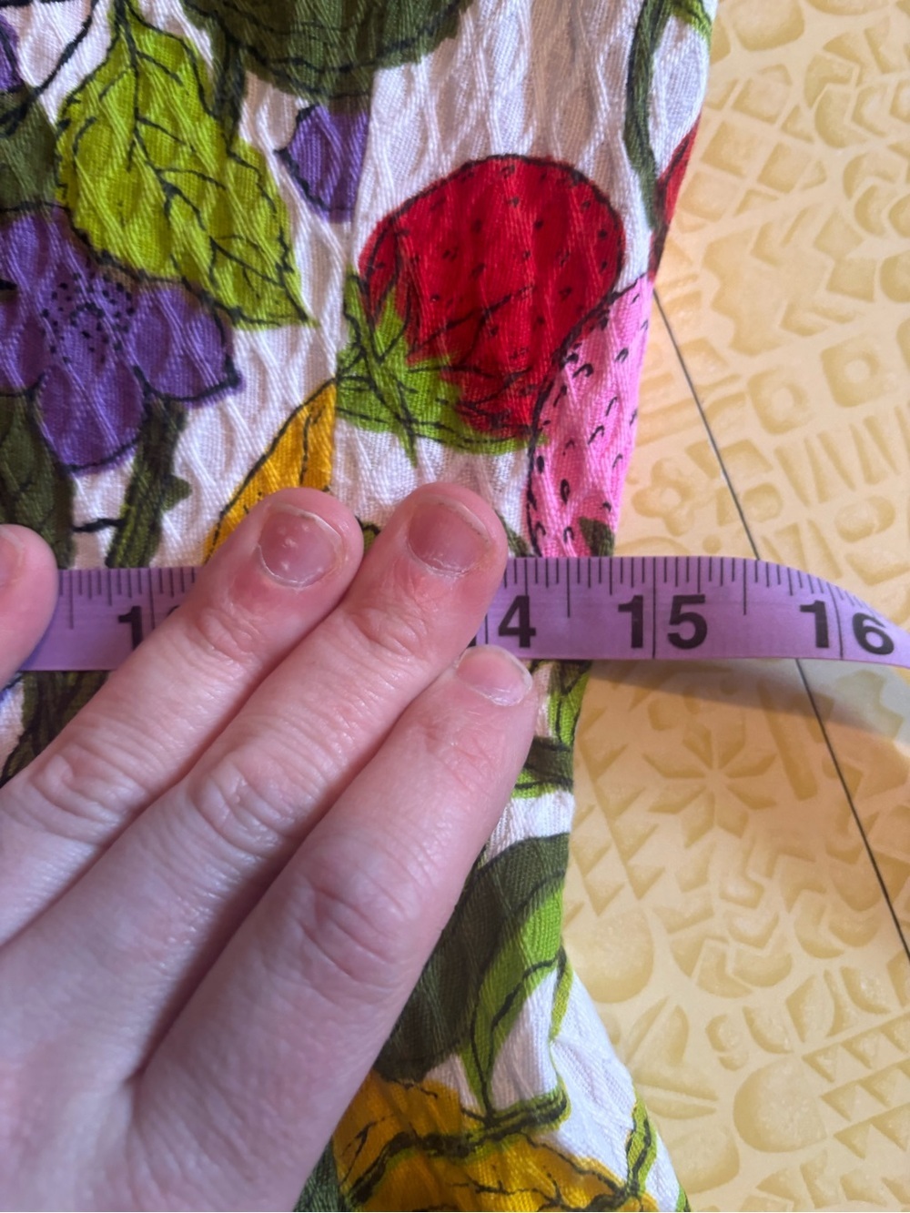 Vintage Tropical Floral Shift Dress in White with Green, Pink & Yellow - Picture 7 of 9